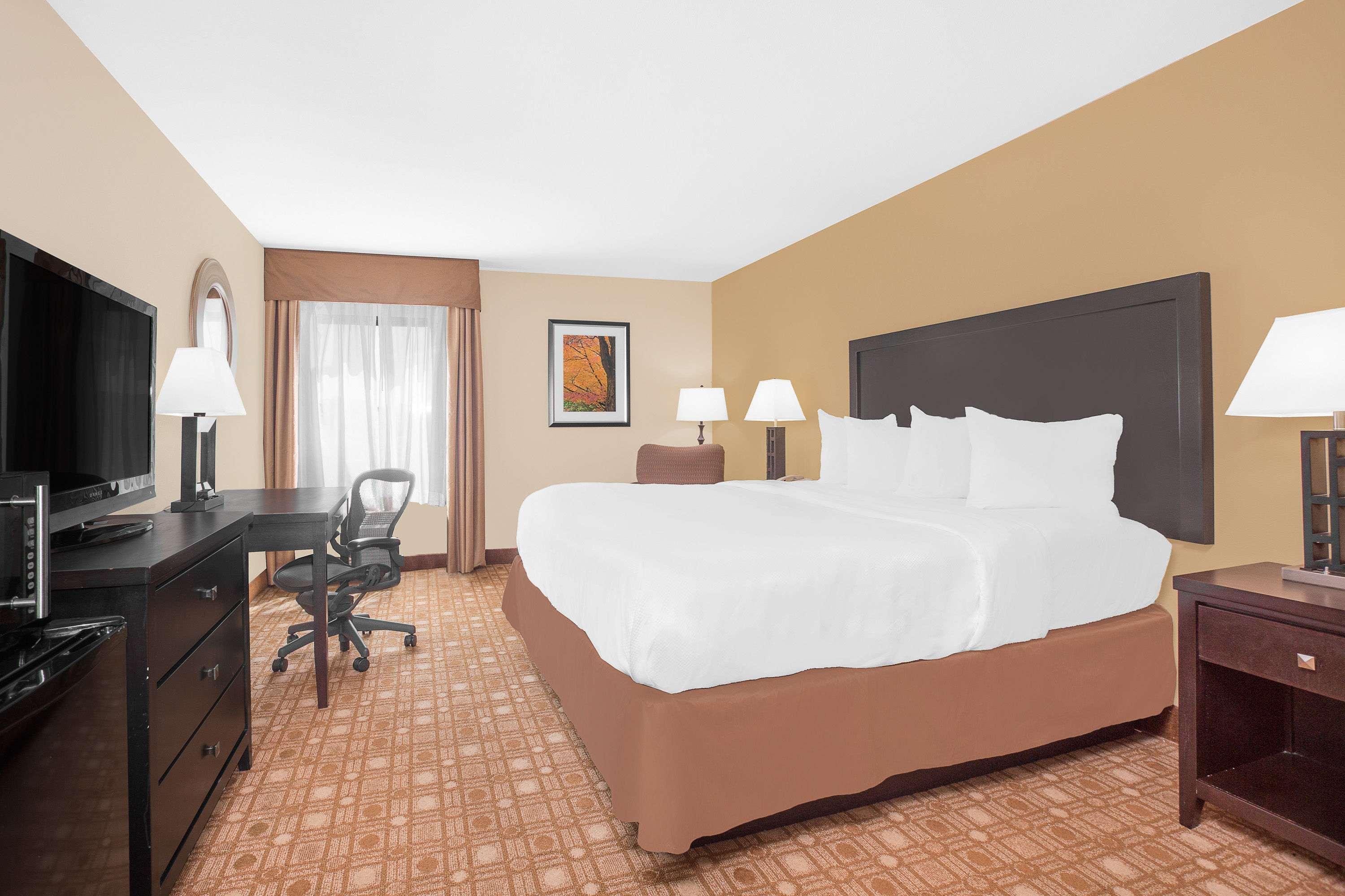 Baymont By Wyndham Augusta West Hotel Exterior photo